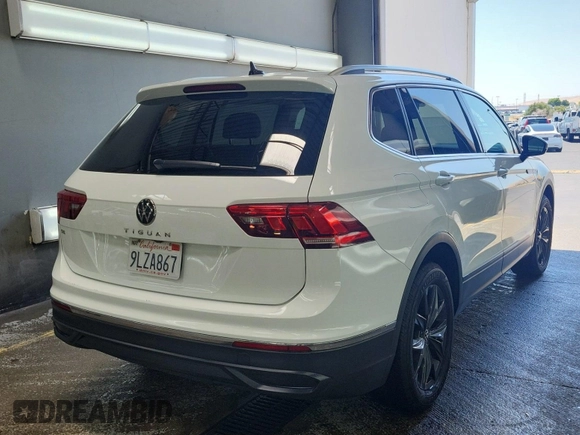 2024 Volkswagen Tiguan SE z VIN 3VV3B7AX3RM105123, wystawiony jako IAAI lot #42796460 z przebiegiem 36 543 mil mil oraz . Historia ofert i sprzedaży dostępna na DreamBid. Obrazek 41.