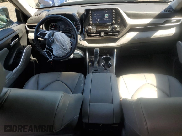 2021 Toyota Highlander XLE with VIN 5TDGZRBH3MS074401, listed as a Copart auction lot 54539505 with 49,325 mi miles and Salvage title. Bid and sale history available at DreamBid. Image 8.