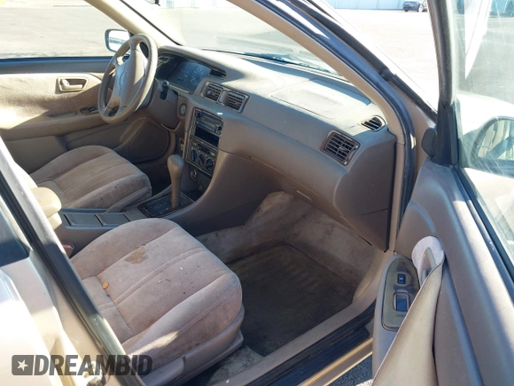 1998 Toyota Camry LE z VIN JT2BG22K3W0151088, wystawiony jako IAAI lot #41429977 z przebiegiem 435 394 mil mil oraz . Historia ofert i sprzedaży dostępna na DreamBid. Obrazek 5.