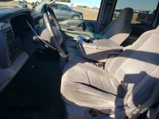 2003 Ford Excursion Special Serv z VIN 1FMNU40L83ED68103, wystawiony jako Copart lot #83191034 z przebiegiem 282 481 mil mil oraz Szkoda całkowita • Salvage title. Historia ofert i sprzedaży dostępna na DreamBid. Obrazek 7.