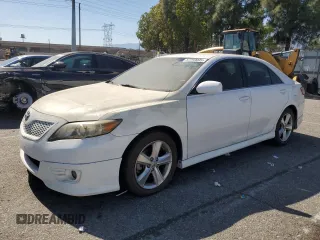 2010 Toyota Camry z VIN 4T1BF3EK2AU503134, wystawiony jako Copart lot #57759095 z przebiegiem 181 392 mil mil oraz Szkoda całkowita • Salvage title. Historia ofert i sprzedaży dostępna na DreamBid. Obrazek 1.