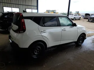 2021 Kia Soul S with VIN KNDJ23AU7M7147253, listed as a Copart auction lot 55534585 with 57,795 mi miles and Clean Title. Bid and sale history available at DreamBid. Image 3.