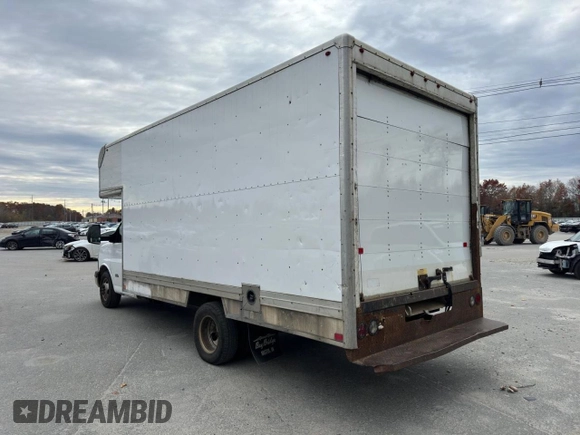 2018 GMC Savana z VIN 7GZ37SCG4JN001057, wystawiony jako Copart lot #54384465 z przebiegiem 206 021 mil mil oraz Tytuł czysty. Historia ofert i sprzedaży dostępna na DreamBid. Obrazek 3.