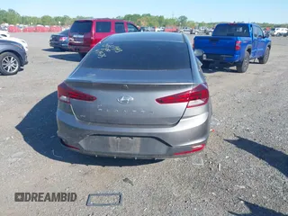 2019 Hyundai Elantra SE z VIN 5NPD74LF3KH453524, wystawiony jako IAAI lot #42062706 z przebiegiem 109 095 mil mil oraz . Historia ofert i sprzedaży dostępna na DreamBid. Obrazek 16.