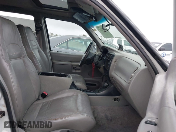 1999 Mercury Mountaineer z VIN 4M2ZU52P3XUJ07026, wystawiony jako IAAI lot #42131317 z przebiegiem 273 535 mil mil oraz . Historia ofert i sprzedaży dostępna na DreamBid. Obrazek 5.