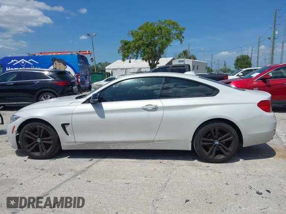 2015 BMW 4 Series 428i xDrive z VIN WBA3N5C58FK198825, wystawiony jako IAAI lot #41919172 z przebiegiem 125 421 mil mil oraz . Historia ofert i sprzedaży dostępna na DreamBid. Obrazek 14.
