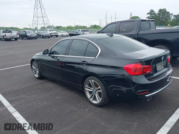 2016 BMW 3 Series 328i z VIN WBA8E9G53GNT85106, wystawiony jako IAAI lot #42038571 z przebiegiem 133 184 mil mil oraz . Historia ofert i sprzedaży dostępna na DreamBid. Obrazek 3.