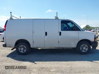 2021 Chevrolet Express Cargo z VIN 1GCWGAFP0M1180922, wystawiony jako IAAI lot #42341487 z przebiegiem 231 225 mil mil oraz . Historia ofert i sprzedaży dostępna na DreamBid. Obrazek 13.