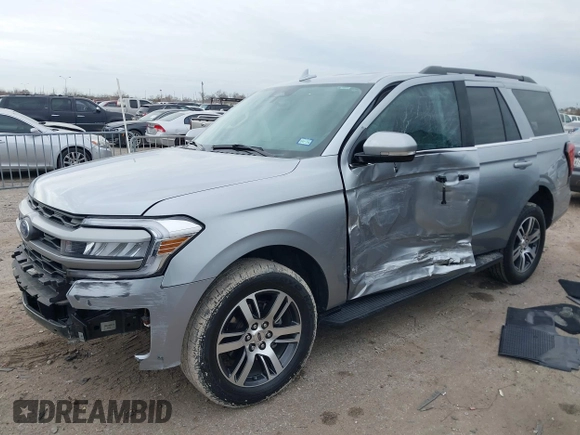 2024 Ford Expedition XLT with VIN 1FMJU1H86REA23139, listed as a IAAI auction lot 41429165 with 14,540 mi miles. Bid and sale history available at carsss.com. Image 2.