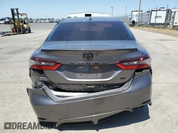 2022 Toyota Camry SE z VIN 4T1T11AKXNU626554, wystawiony jako Copart lot #58643315 z przebiegiem 49 490 mil mil oraz Szkoda całkowita • Salvage title. Historia ofert i sprzedaży dostępna na DreamBid. Obrazek 6.