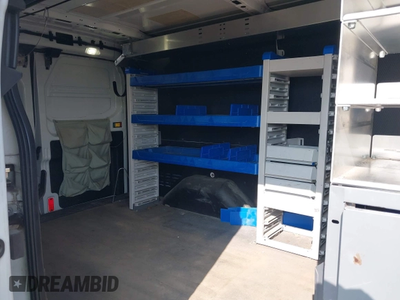 2017 Ford Transit z VIN 1FTYR1YM8HKA85286, wystawiony jako IAAI lot #42449147 z przebiegiem 230 391 mil mil oraz . Historia ofert i sprzedaży dostępna na DreamBid. Obrazek 8.
