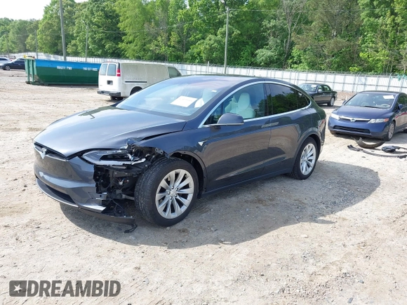 2017 Tesla Model X 90D z VIN 5YJXCBE20HF070235, wystawiony jako IAAI lot #42099344 z przebiegiem 57 686 mil mil oraz . Historia ofert i sprzedaży dostępna na DreamBid. Obrazek 20.