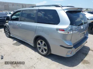 2017 Toyota Sienna SE z VIN 5TDXZ3DC2HS873638, wystawiony jako IAAI lot #42448622 z przebiegiem 55 568 mil mil oraz . Historia ofert i sprzedaży dostępna na DreamBid. Obrazek 3.