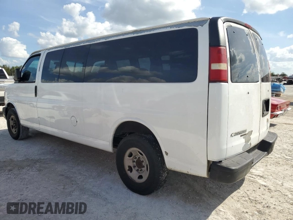 2008 Chevrolet Express Passenger with VIN 1GAHG39KX81165573, listed as a Copart auction lot 84707104 with 367,543 mi miles and Non repairable. Bid and sale history available at DreamBid. Image 2.