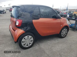 2016 Smart fortwo Passion z VIN WMEFJ5DAXGK069026, wystawiony jako Copart lot #53535045 z przebiegiem 34 410 mil mil oraz Tytuł czysty. Historia ofert i sprzedaży dostępna na DreamBid. Obrazek 3.