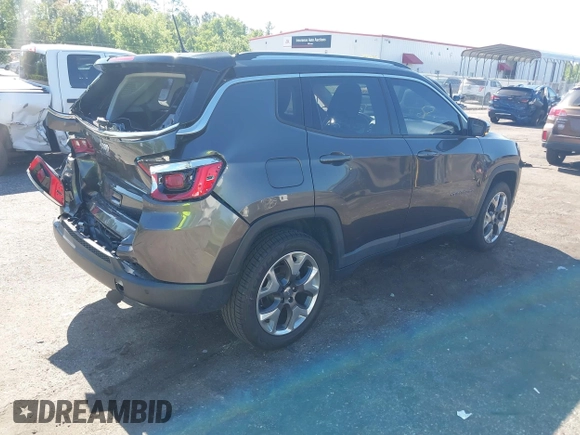 2018 Jeep Compass Limited with VIN 3C4NJDCB8JT284845, listed as a IAAI auction lot 42049290 with 59,210 mi miles and . Bid and sale history available at carsss.com. Image 4.