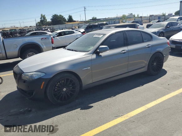 2011 BMW 5 Series 550i z VIN WBAFR9C52BC618124, wystawiony jako Copart lot #60330665 z przebiegiem 82 674 mil mil oraz Czysty tytuł • Clean title. Historia ofert i sprzedaży dostępna na DreamBid. Obrazek 1.