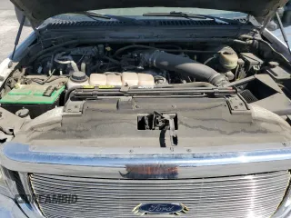 2001 Ford Excursion Limited с VIN 1FMNU42S81EC98586, выставлен на аукционе Copart как лот 63701165 с пробегом 302 278 миль миль и Чистый • Clean title. История ставок и продаж доступна на DreamBid. Изображение 12.