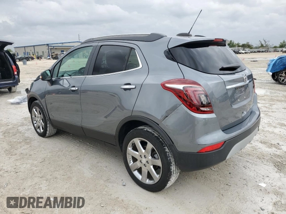 2020 Buick Encore Essence z VIN KL4CJGSB6LB047540, wystawiony jako Copart lot #48350565 z przebiegiem 40 156 mil mil oraz Nie do naprawy. Historia ofert i sprzedaży dostępna na DreamBid. Obrazek 2.