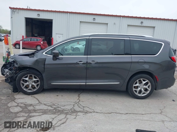 2018 Chrysler Pacifica Touring L Plus с VIN 2C4RC1EG9JR127976, выставлен на аукционе IAAI как лот 42178877 с пробегом Не указан миль и . История ставок и продаж доступна на DreamBid. Изображение 15.