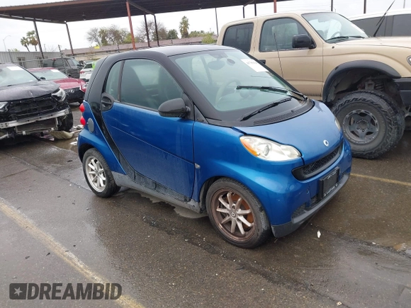 2008 Smart fortwo Pure z VIN WMEEJ31X28K195424, wystawiony jako IAAI lot #41789426 z przebiegiem 136 756 mil mil oraz . Historia ofert i sprzedaży dostępna na DreamBid. Obrazek 1.