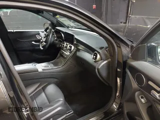 2022 Mercedes-Benz GLC 300 with VIN W1N0G8EB2NG121561, listed as a IAAI auction lot 42204953 with 22,264 mi miles and . Bid and sale history available at DreamBid. Image 5.