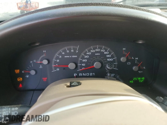 2003 Ford Expedition Special Service z VIN 1FMPU15LX3LB92148, wystawiony jako Copart lot #54656585 z przebiegiem 257 810 mil mil oraz Szkoda całkowita • Salvage title. Historia ofert i sprzedaży dostępna na DreamBid. Obrazek 9.