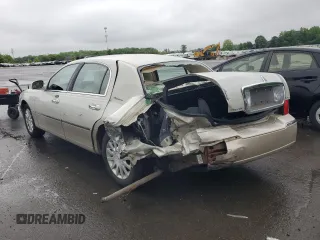 2006 Lincoln Town Car Signature z VIN 1LNHM81WX6Y645415, wystawiony jako Copart lot #57939425 z przebiegiem 91 829 mil mil oraz Szkoda całkowita • Salvage title. Historia ofert i sprzedaży dostępna na DreamBid. Obrazek 2.