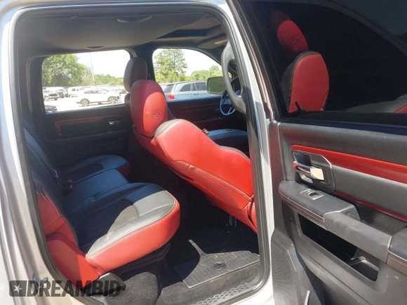 2016 Ram 1500 Rebel z VIN 1C6RR7YT7GS185173, wystawiony jako IAAI lot #42033684 z przebiegiem 152 758 mil mil oraz . Historia ofert i sprzedaży dostępna na DreamBid. Obrazek 8.