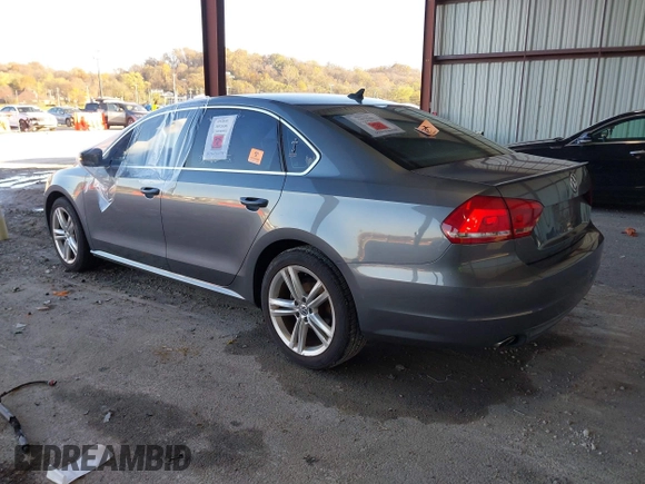 2014 Volkswagen Passat SE z VIN 1VWBN7A32EC059503, wystawiony jako IAAI lot #40876045 z przebiegiem Nie podano mil oraz . Historia ofert i sprzedaży dostępna na DreamBid. Obrazek 3.