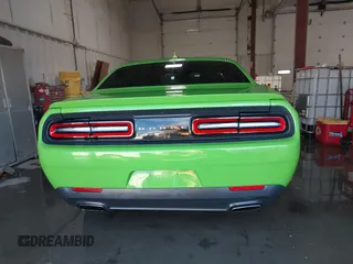2017 Dodge Challenger SXT z VIN 2C3CDZAG2HH574239, wystawiony jako IAAI lot #41391595 z przebiegiem 92 377 mil mil oraz . Historia ofert i sprzedaży dostępna na DreamBid. Obrazek 16.