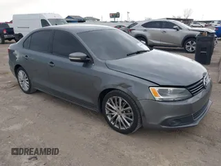 2011 Volkswagen Jetta SEL z VIN 3VWGX7AJ3BM328200, wystawiony jako IAAI lot #41768783 z przebiegiem 159 084 mil mil oraz . Historia ofert i sprzedaży dostępna na DreamBid. Obrazek 1.