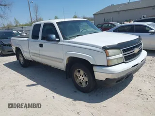 2006 Chevrolet Silverado 1500 LT1 with VIN 2GCEK19B061108884, listed as a IAAI auction lot 42072137 with 299,000 mi miles. Bid and sale history available at carsss.com. Image 1.