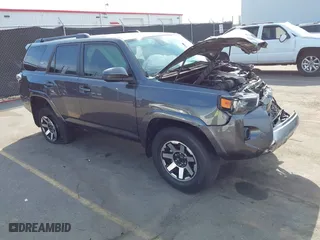 2021 Toyota 4Runner TRD Off Road with VIN JTEPU5JR0M5877962, listed as a IAAI auction lot 41683297 with 61,539 mi miles. Bid and sale history available at carsss.com. Image 1.
