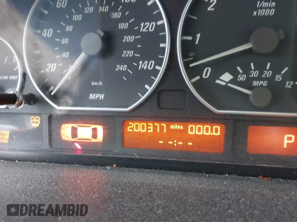 2003 BMW 3 Series 330Ci with VIN WBABS53433JU97622, listed as a IAAI auction lot 41270839 with 200,377 mi miles. Bid and sale history available at carsss.com. Image 7.