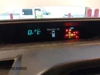 2013 Toyota Prius One z VIN JTDKDTB31D1545100, wystawiony jako IAAI lot #40760019 z przebiegiem 212 999 mil mil oraz . Historia ofert i sprzedaży dostępna na DreamBid. Obrazek 7.