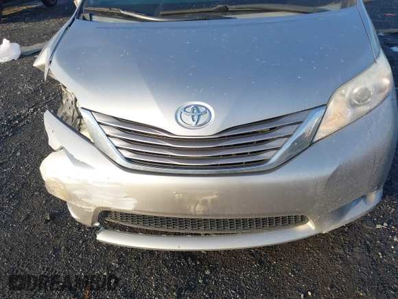 2016 Toyota Sienna XLE with VIN 5TDYK3DC2GS720782, listed as a IAAI auction lot 41184141 with 146,656 mi miles. Bid and sale history available at carsss.com. Image 13.