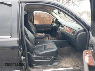 2007 Chevrolet Avalanche 3LT with VIN 3GNFK12337G268006, listed as a IAAI auction lot 41694824 with 225,952 mi miles and . Bid and sale history available at DreamBid. Image 5.