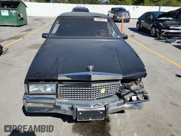 1989 Cadillac DeVille z VIN 1G6CD5151K4329443, wystawiony jako Copart lot #73939314 z przebiegiem 80 129 mil mil oraz Czysty tytuł • Clean title. Historia ofert i sprzedaży dostępna na DreamBid. Obrazek 5.