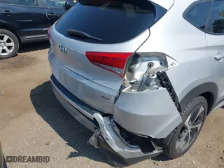 2018 Hyundai Tucson Value with VIN KM8J3CA26JU697712, listed as a IAAI auction lot 40323457 with 53,175 mi miles. Bid and sale history available at carsss.com. Image 6.