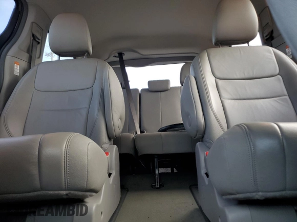 2016 Toyota Sienna Limited z VIN 5TDDK3DC3GS139449, wystawiony jako Copart lot #54329795 z przebiegiem 97 647 mil mil oraz Szkoda całkowita • Salvage title. Historia ofert i sprzedaży dostępna na DreamBid. Obrazek 10.