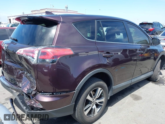 2018 Toyota RAV4 XLE z VIN 2T3WFREV2JW468231, wystawiony jako IAAI lot #42288978 z przebiegiem 109 779 mil mil oraz . Historia ofert i sprzedaży dostępna na DreamBid. Obrazek 4.