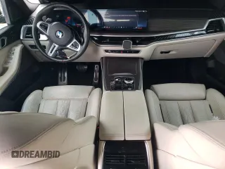2024 BMW X7 M60i with VIN 5UX33EM02R9S12112, listed as a Copart auction lot 88053915 with 82,393 mi miles and Salvage Title. Bid and sale history available at carsss.com. Image 8.