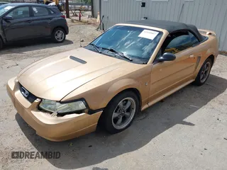 2000 Ford Mustang with VIN 1FAFP4445YF156141, listed as a IAAI auction lot 41933967 with 1 mi miles. Bid and sale history available at carsss.com. Image 2.