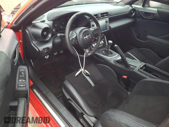 2024 Toyota 86 Premium with VIN JF1ZNBE18R9752677, listed as a Copart auction lot 46494255 with 8,731 mi miles and Salvage Title. Bid and sale history available at DreamBid. Image 8.