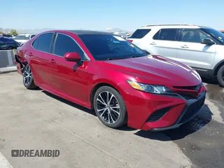 2018 Toyota Camry LE z VIN 4T1B11HK4JU616078, wystawiony jako IAAI lot #42279892 z przebiegiem 101 335 mil mil oraz . Historia ofert i sprzedaży dostępna na DreamBid. Obrazek 1.