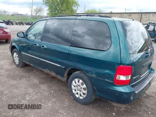 2005 Kia Sedona LX with VIN KNDUP132256743425, listed as a IAAI auction lot 42183166 with 133,719 mi miles. Bid and sale history available at carsss.com. Image 3.