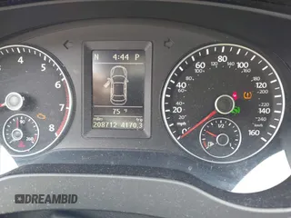 2012 Volkswagen Jetta GLI Autobahn z VIN 3VW4A7AJ3CM409073, wystawiony jako IAAI lot #42360786 z przebiegiem 208 712 mil mil oraz . Historia ofert i sprzedaży dostępna na DreamBid. Obrazek 7.