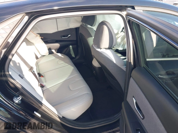 2024 Hyundai Elantra Limited с VIN KMHLN4DJ7RU104558, выставлен на аукционе IAAI как лот 42180156 с пробегом 4 427 миль миль и . История ставок и продаж доступна на DreamBid. Изображение 8.