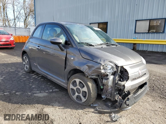 2016 FIAT 500e with VIN 3C3CFFGE2GT113725, listed as a Copart auction lot 47973665 with 29,806 mi miles and Salvage title. Bid and sale history available at DreamBid. Image 4.